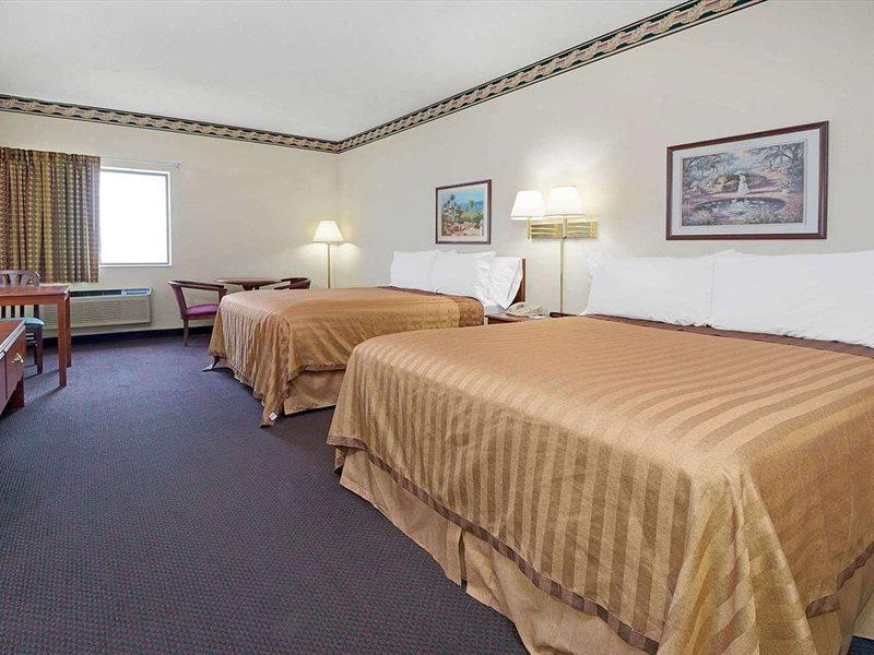 Travelodge By Wyndham St. Louis Berkeley Dış mekan fotoğraf