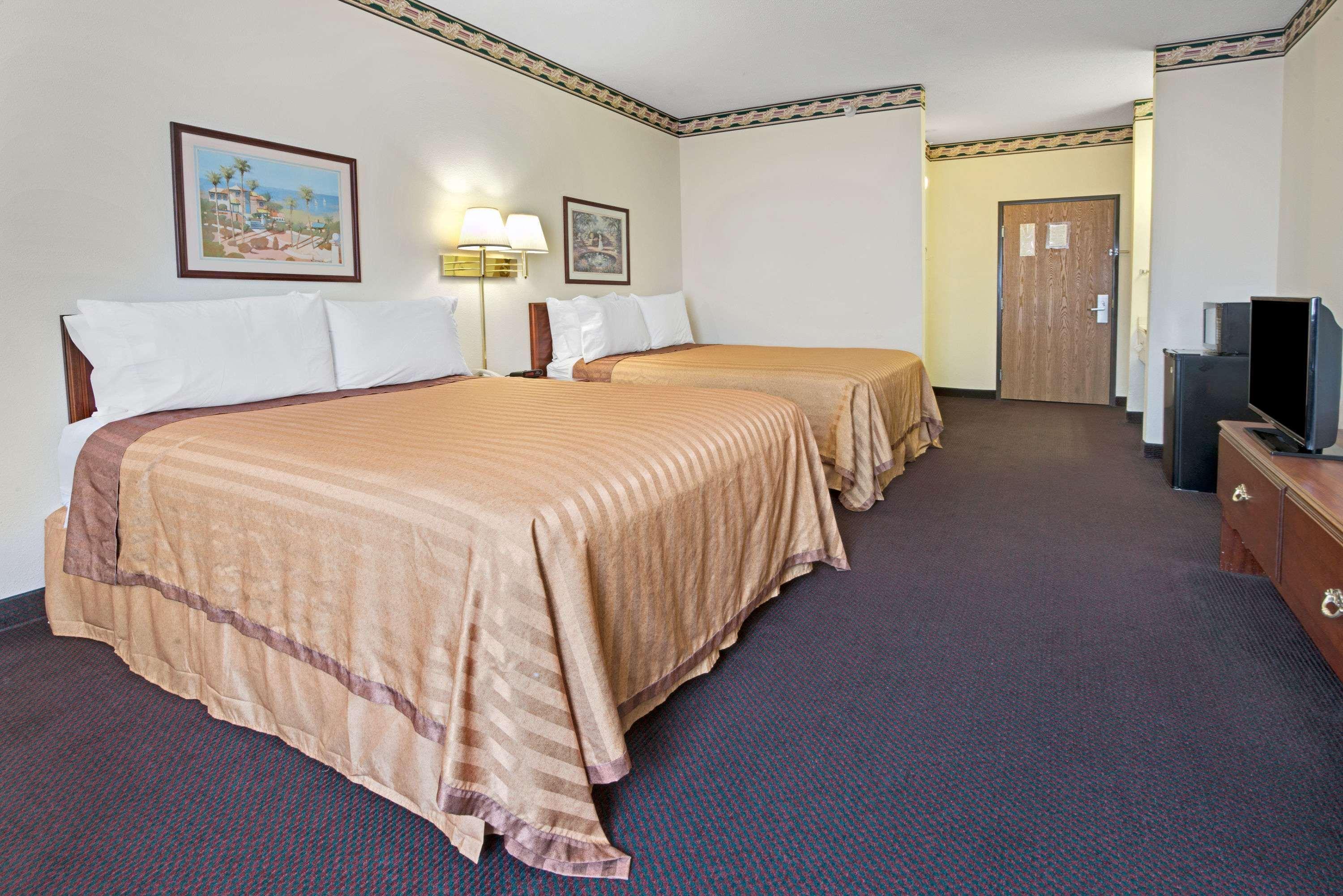 Travelodge By Wyndham St. Louis Berkeley Dış mekan fotoğraf