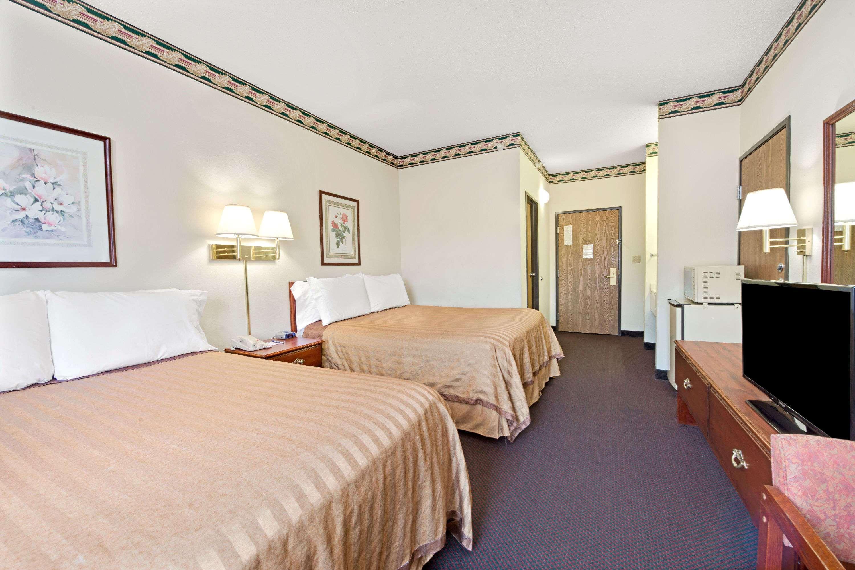Travelodge By Wyndham St. Louis Berkeley Dış mekan fotoğraf