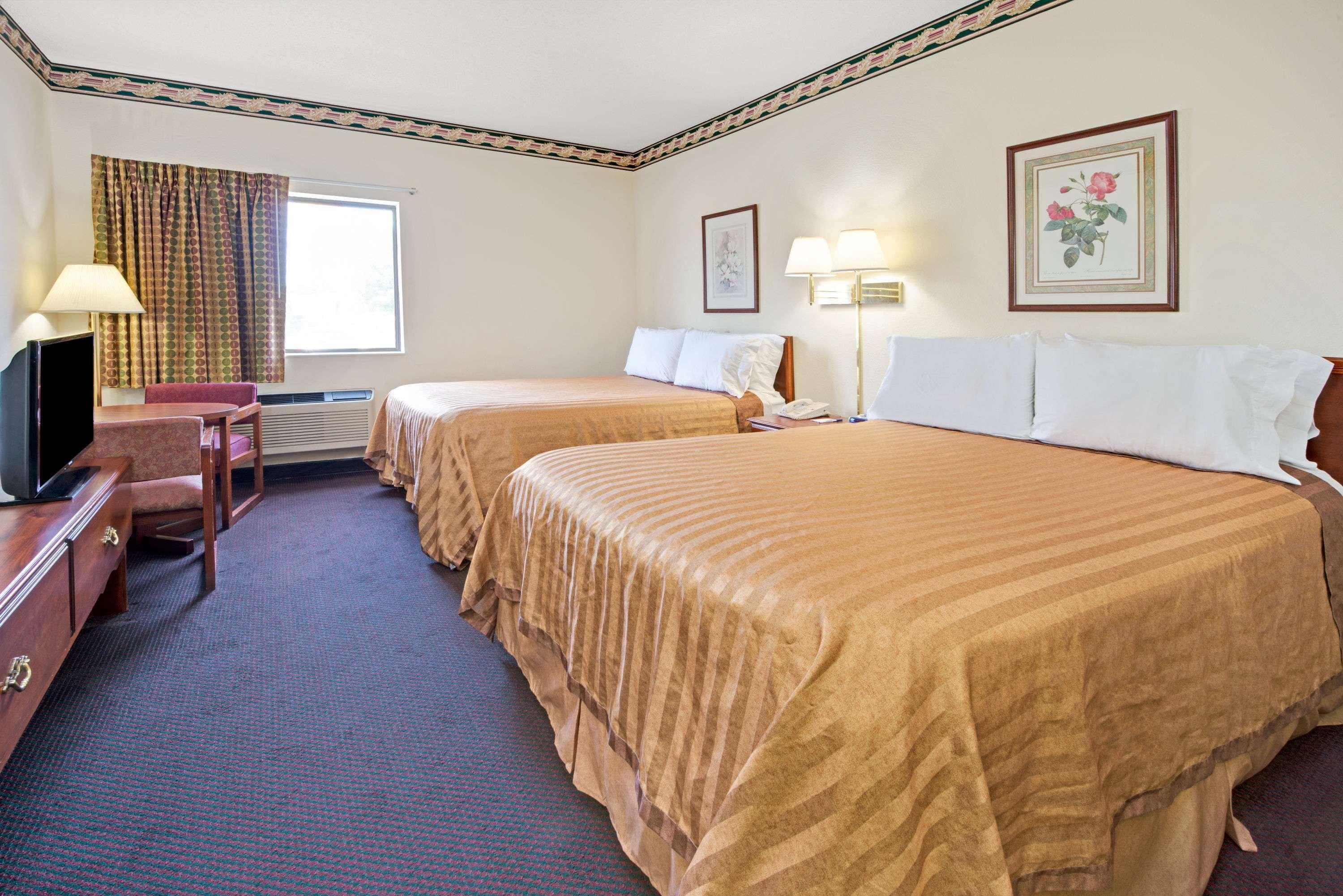 Travelodge By Wyndham St. Louis Berkeley Dış mekan fotoğraf