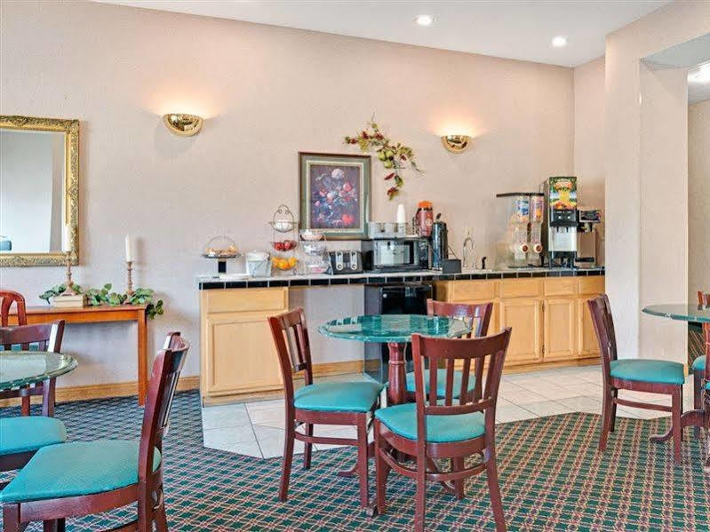 Travelodge By Wyndham St. Louis Berkeley Dış mekan fotoğraf
