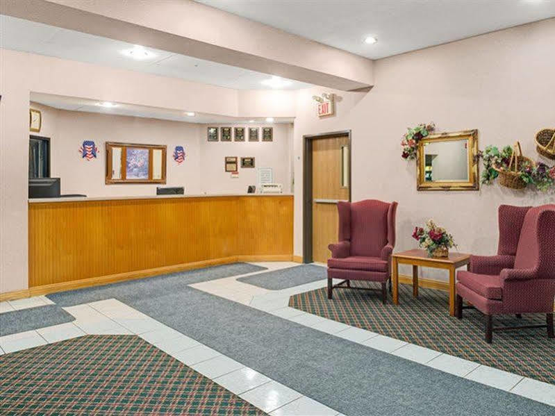 Travelodge By Wyndham St. Louis Berkeley Dış mekan fotoğraf